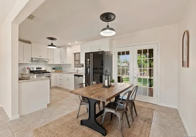 Photo 3 of Sale Pending at 414 Storeywood, San Antonio, TX 78213 | MLS# 1996894 | Listing updated on 2026-08-10