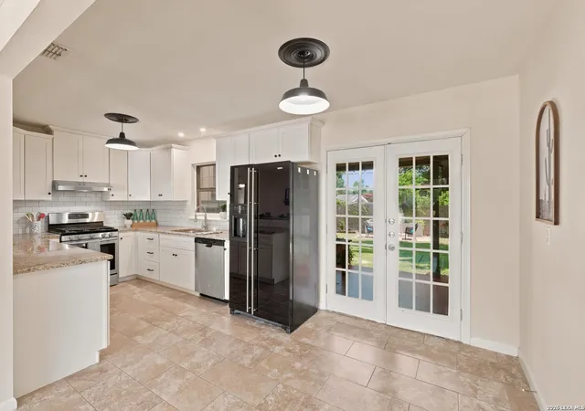 Photo 4 of Sale Pending at 414 Storeywood, San Antonio, TX 78213 | MLS# 1996894 | Listing updated on 2026-08-10