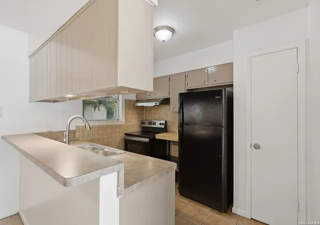 Photo 4 of Single family home for sale at 702 Crestfield St, San Antonio, TX 78227 | MLS# 1996912 | Listing updated on 2026-09-08