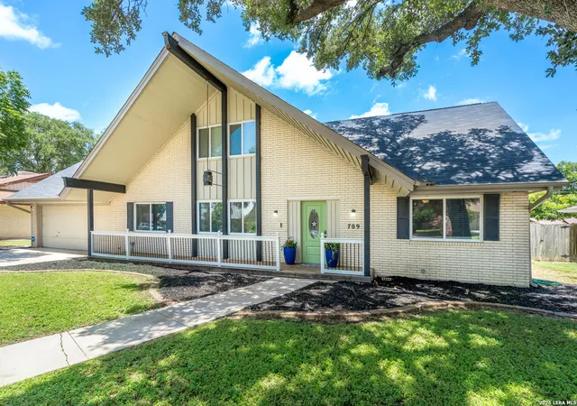 2nd image of 709 Balfour Dr, Windcrest, TX 78239 | MLS# 1996913