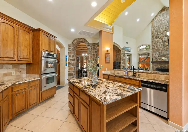 Photo 3 of Sale Pending at 10 Falls Vw, Boerne, TX 78015 | MLS# 1996945 | Listing updated on 2026-08-25