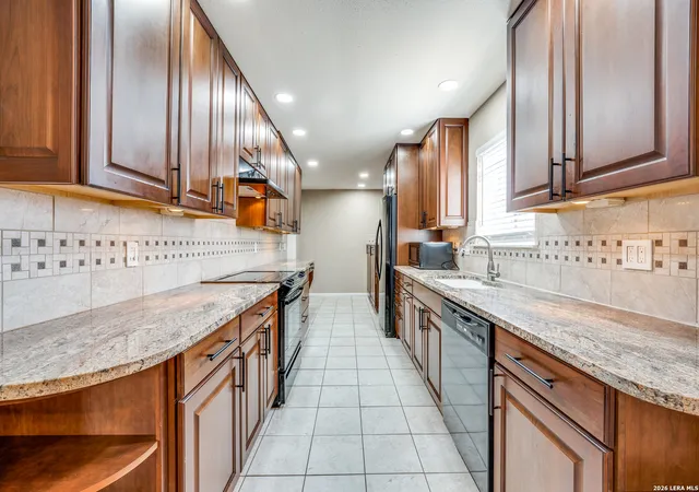 Listing Photo 1 - Condo for sale in building located at 201 W Craig, San Antonio, TX 78212 - Unit #APT N