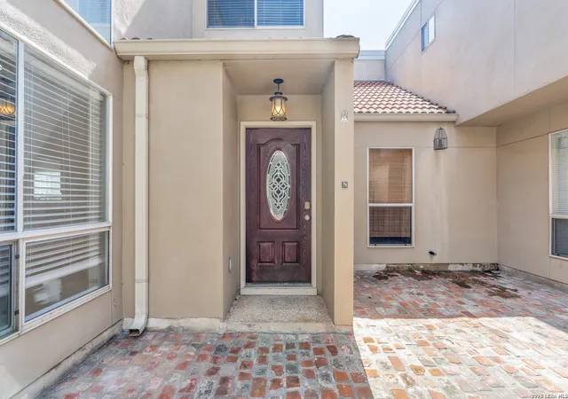 Listing Photo 2 - Condo for sale in building located at 201 W Craig, San Antonio, TX 78212 - Unit #APT N