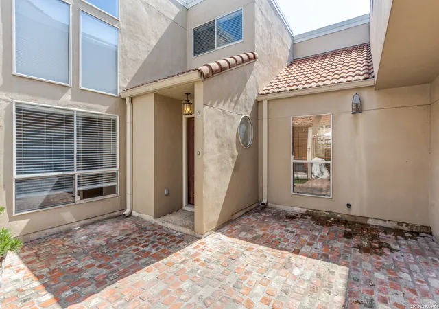 Listing Photo 3 - Condo for sale in building located at 201 W Craig, San Antonio, TX 78212 - Unit #APT N
