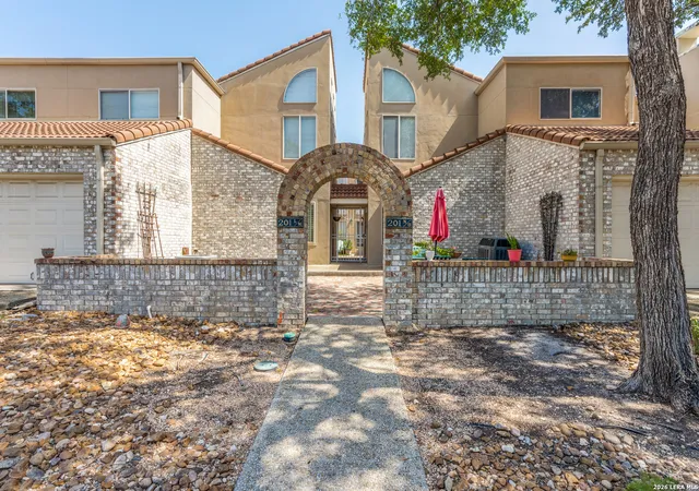 Listing Photo 4 - Condo for sale in building located at 201 W Craig, San Antonio, TX 78212 - Unit #APT N