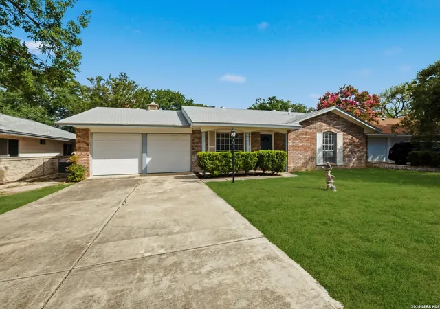 Photo 3 of Sale Pending at 3723 Chartwell Dr, San Antonio, TX 78230 | MLS# 1997045 | Listing updated on 2026-07-31