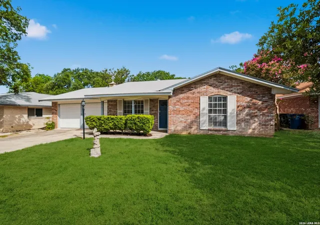Photo 3 of Sale Pending at 3723 Chartwell Dr, San Antonio, TX 78230 | MLS# 1997045 | Listing updated on 2026-07-31