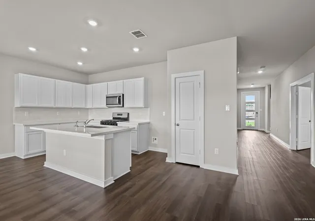 Photo 4 of Sale Pending at 15618 Doublecreek Dr, San Antonio, TX 78253 | MLS# 1997071 | Listing updated on 2026-08-21