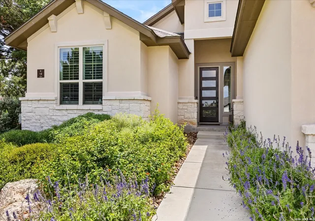 Photo 3 of Single family home for sale at 2 Canario Ln, Boerne, TX 78006 | MLS# 1997098 | Listing updated on 2026-09-14