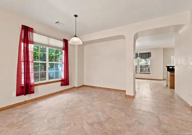 Photo 4 of Single family home for sale at 132 Springtree, Cibolo, TX 78108 | MLS# 1997111 | Listing updated on 2026-09-28