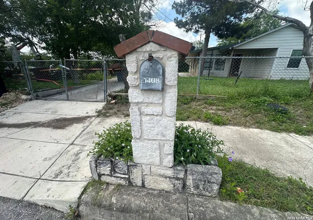 Photo 3 of Sale Pending at 1408 W Gerald Ave, San Antonio, TX 78211 | MLS# 1997148 | Listing updated on 2026-08-24