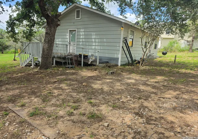 3rd image of 216 Creeks End, Floresville, TX 78114 | MLS# 1997196
