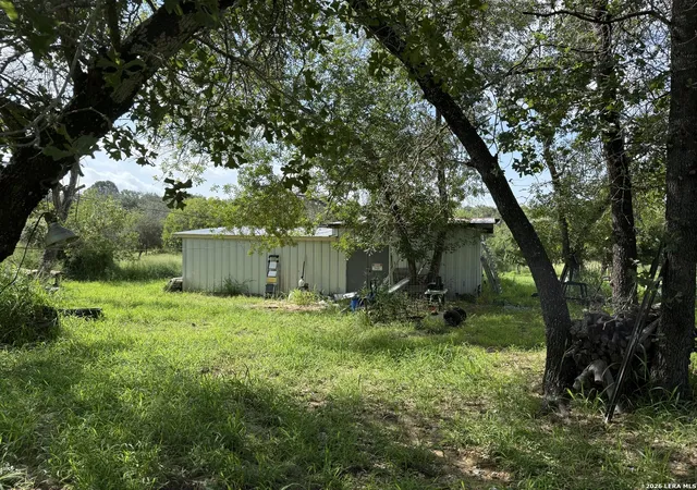5th image of 216 Creeks End, Floresville, TX 78114 | MLS# 1997196