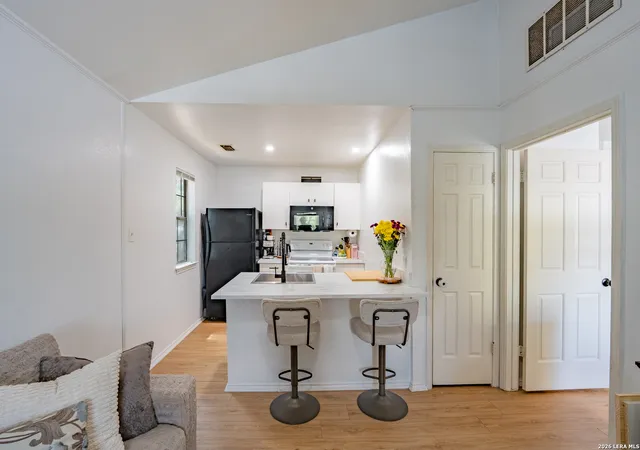 4th image of 4803 Hamilton Wolfe #310, San Antonio, TX 78240 | MLS# 1997206
