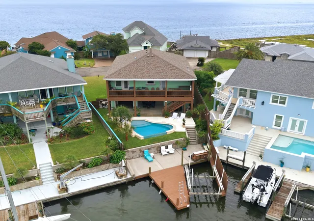 Photo 3 of Single family home for sale at 304 Bayview Dr, Citybythesea, TX 78336 | MLS# 1997228 | Listing updated on 2026-08-09