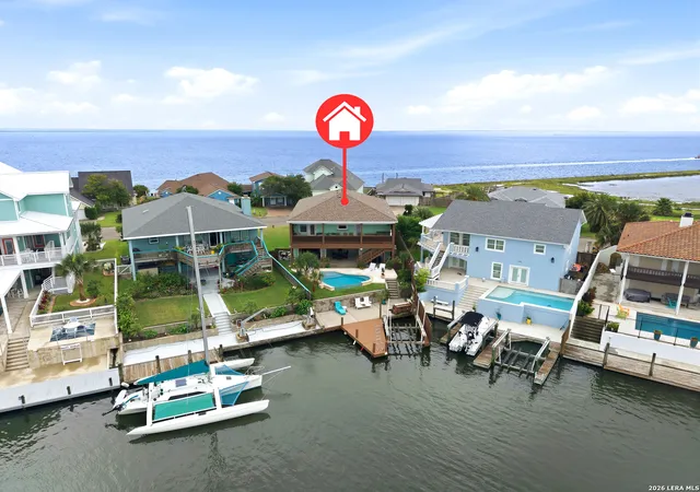 Photo 3 of Single family home for sale at 304 Bayview Dr, Citybythesea, TX 78336 | MLS# 1997228 | Listing updated on 2026-08-09