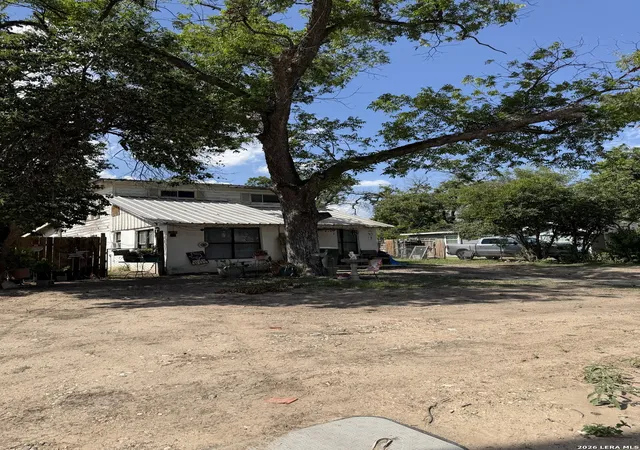 2nd image of 118 E Mill St, Uvalde, TX 78801 | MLS# 1997251