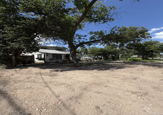 3rd image of 118 E Mill St, Uvalde, TX 78801 | MLS# 1997251