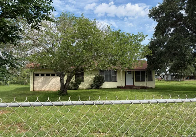 Homes for sale in Floresville, TX | 1920 Sutherland Springs Rd, Floresville, TX 78114 | MLS# 1997263
