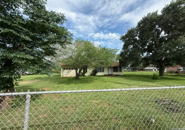 Homes for sale in Floresville, TX | 1920 Sutherland Springs Rd, Floresville, TX 78114 | MLS# 1997263