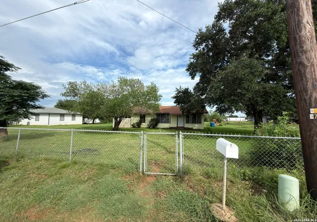 Homes for sale in Floresville, TX | 1920 Sutherland Springs Rd, Floresville, TX 78114 | MLS# 1997263