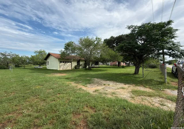 Homes for sale in Floresville, TX | 1920 Sutherland Springs Rd, Floresville, TX 78114 | MLS# 1997263