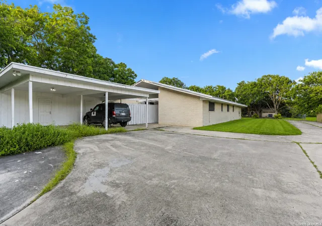 38th image of 317 319 Gaiety Lane, San Antonio, TX 78219 | MLS# 1997288