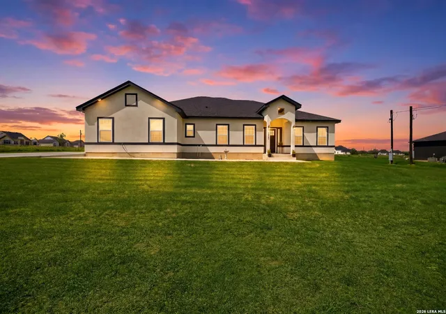 Homes for sale in Floresville, TX | 105 Hidden Cv, Floresville, TX 78114 | MLS# 1997303