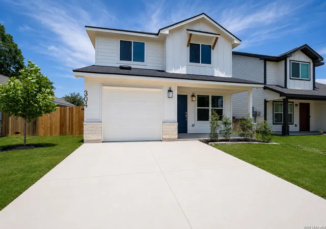 Photo 1 of Single family home for sale at 304 W Martindale St, Seguin, TX 78155 | MLS# 1997307 | Listing updated on 2026-09-19