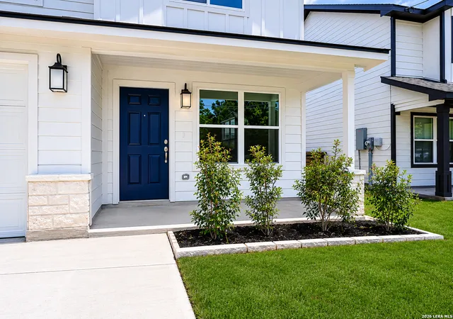 Photo 3 of Single family home for sale at 304 W Martindale St, Seguin, TX 78155 | MLS# 1997307 | Listing updated on 2026-09-19