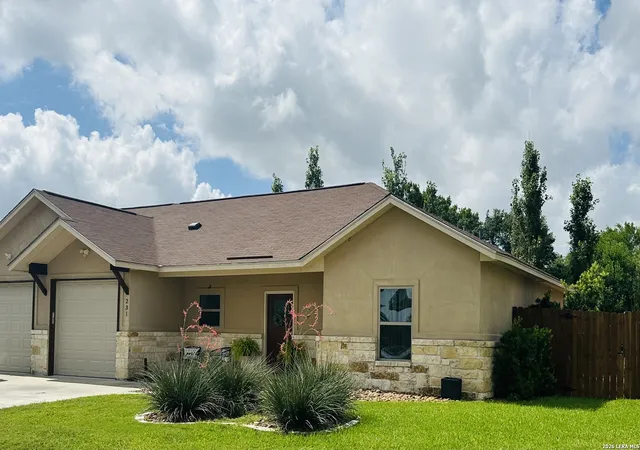 1st image of 231 Navarro Xing #7B, Seguin, TX 78155 | MLS# 1997315
