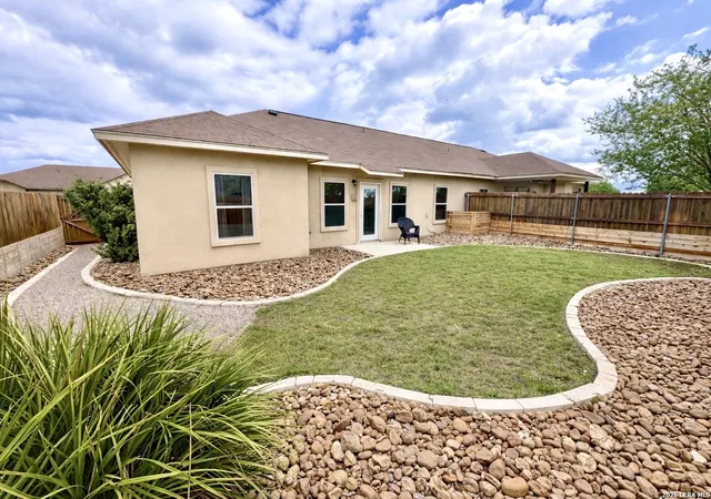 2nd image of 231 Navarro Xing #7B, Seguin, TX 78155 | MLS# 1997315