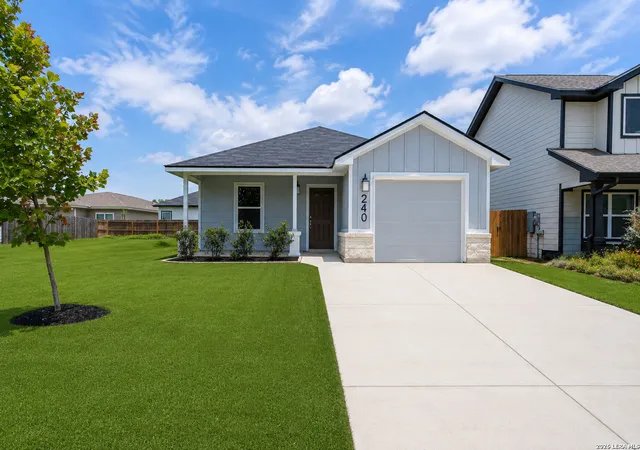 Photo 3 of Sale Pending at 240 W Martindale St, Seguin, TX 78155 | MLS# 1997318 | Listing updated on 2026-09-23