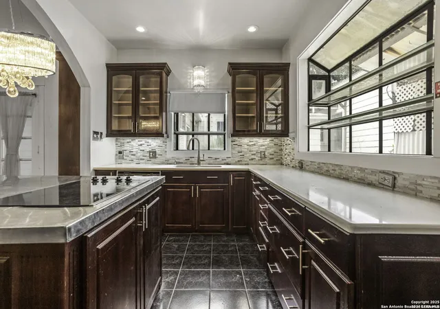 4th image of 527 Kings Ct, San Antonio, TX 78212 | MLS# 1997326