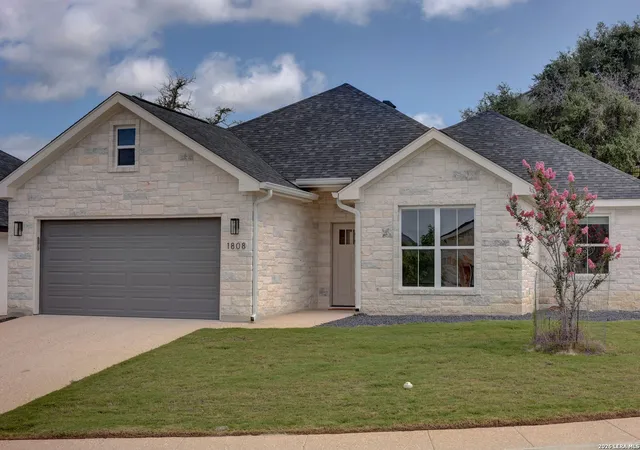 Homes for sale in Kerrville, TX | 1808 Chateau Ln N, Kerrville, TX 78028 | MLS# 1997346