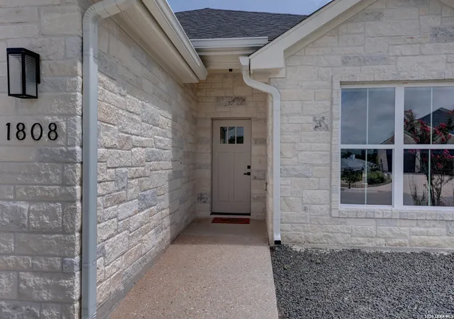 3rd image of 1808 Chateau Ln N, Kerrville, TX 78028 | MLS# 1997346
