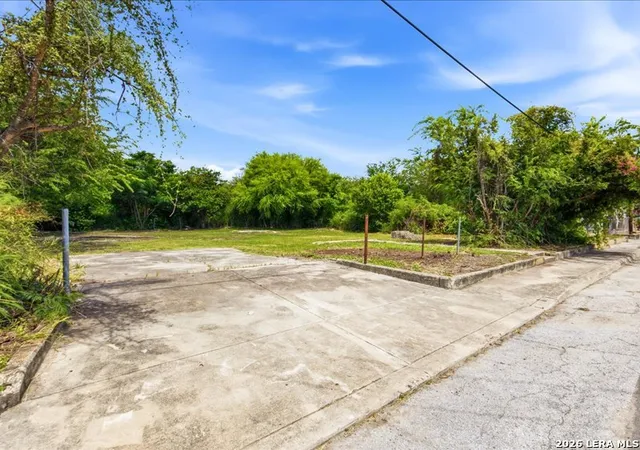 3rd image of 1203 S Comal, San Antonio, TX 78207 | MLS# 1997355