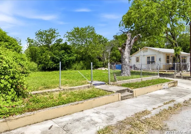 3rd image of 1201 S Comal, San Antonio, TX 78207 | MLS# 1997359