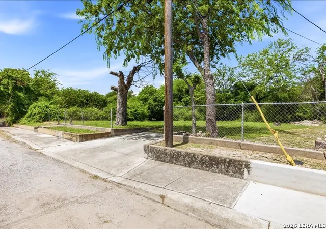 4th image of 1201 S Comal, San Antonio, TX 78207 | MLS# 1997359
