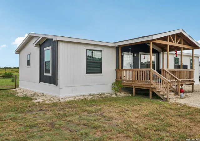 Homes for sale in Jourdanton, TX | 2629 Fm 1332, Jourdanton, TX 78026 | MLS# 1997366