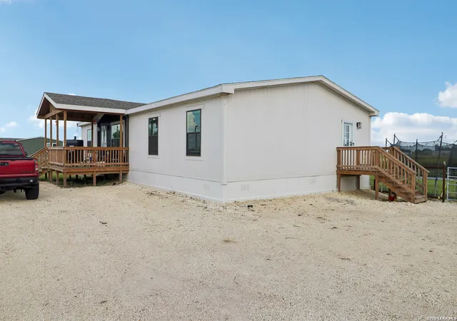 Homes for sale in Jourdanton, TX | 2629 Fm 1332, Jourdanton, TX 78026 | MLS# 1997366