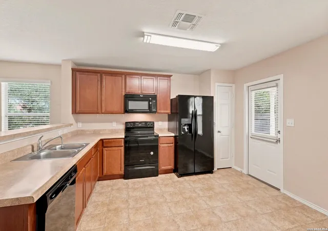 Photo 4 of Sale Pending at 25118 Remington Oaks, San Antonio, TX 78261 | MLS# 1997386 | Listing updated on 2026-09-15