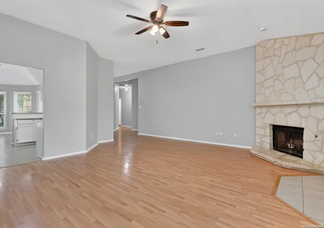 Photo 4 of Sale Pending at 6635 Shady Bend Dr, San Antonio, TX 78256 | MLS# 1997392 | Listing updated on 2026-09-19