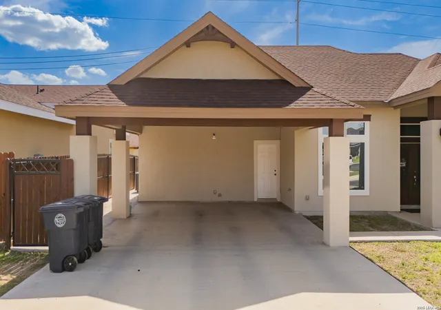 Photo 4 of Sale Pending at 2349 Villa Romel Blvd, Eagle Pass, TX 78852 | MLS# 1997401 | Listing updated on 2026-08-13