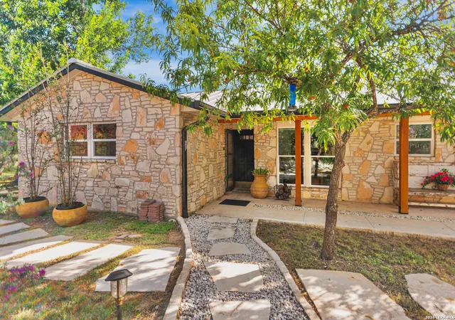 Photo 2 of Single family home for sale at 105 Jacob Dr, Boerne, TX 78006 | MLS# 1997480 | Listing updated on 2026-10-07