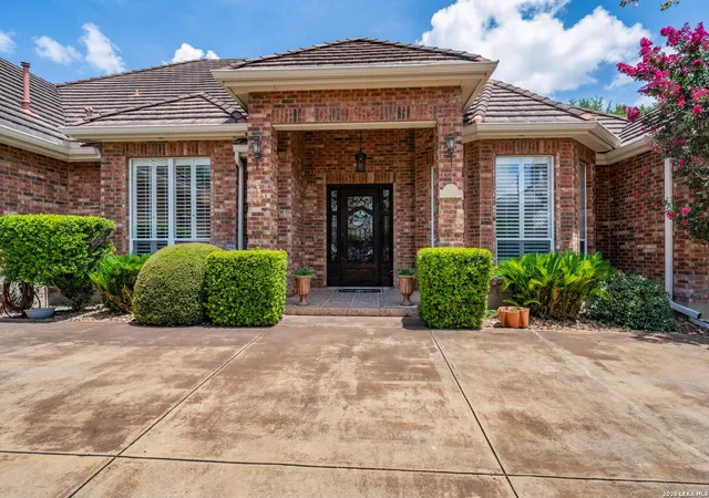Photo 1 of Single family home for sale at 11 Westerleigh, San Antonio, TX 78218 | MLS# 1997492 | Listing updated on 2026-07-28