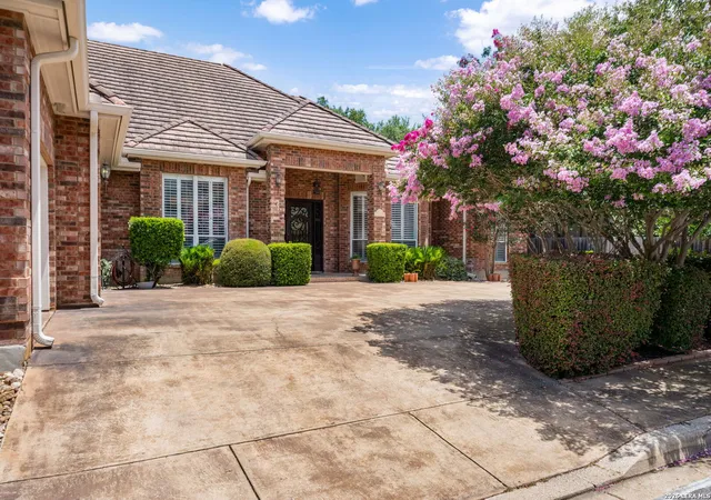 Photo 2 of Single family home for sale at 11 Westerleigh, San Antonio, TX 78218 | MLS# 1997492 | Listing updated on 2026-07-28