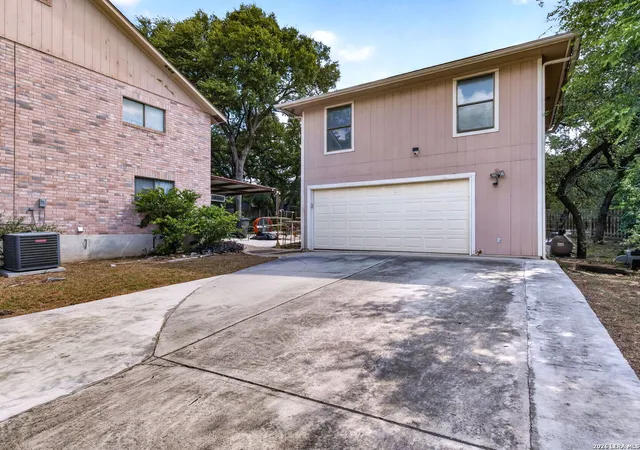 Photo 3 of Single family home for sale at 16826 Winding Oak Dr, San Antonio, TX 78247 | MLS# 1997572 | Listing updated on 2026-09-18