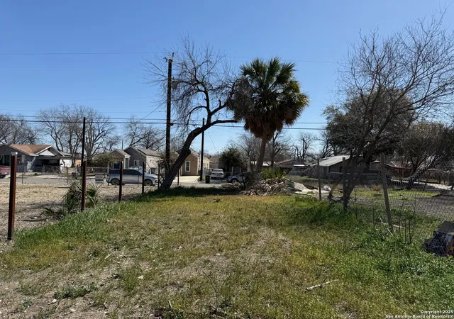 4th image of 831 S San Eduardo Ave, San Antonio, TX 78237 | MLS# 1997597