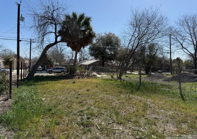 5th image of 831 S San Eduardo Ave, San Antonio, TX 78237 | MLS# 1997597